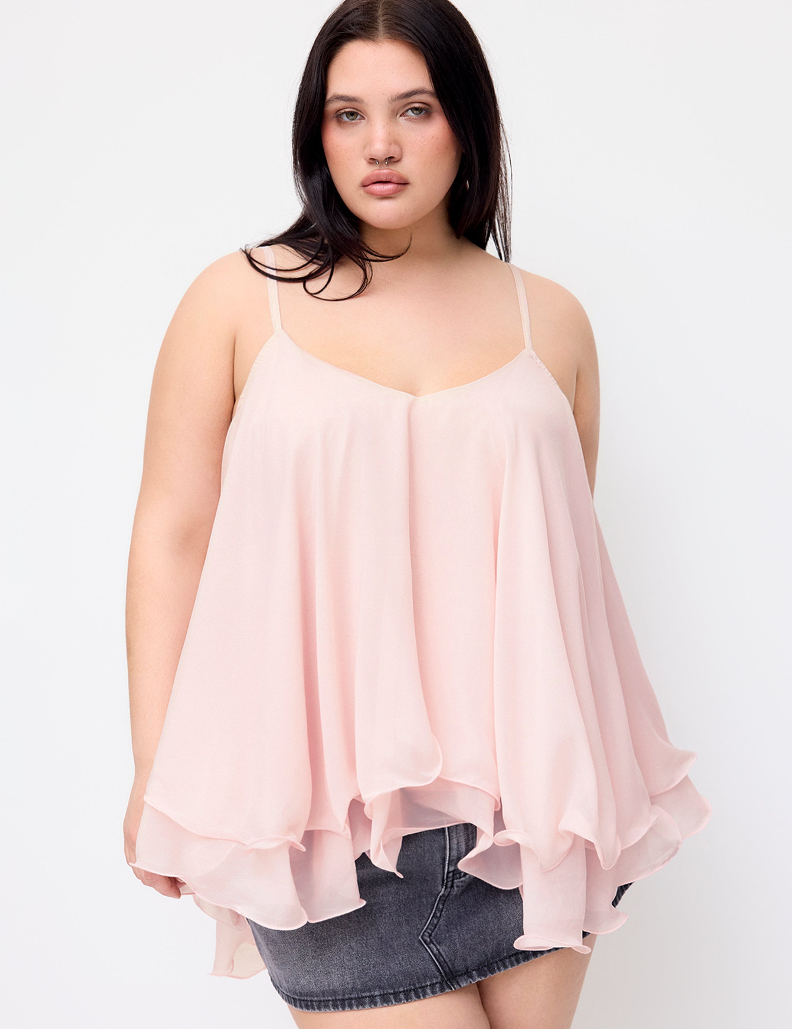 Chiffon Cami Top met Ruffle Hem - Curve Friendly