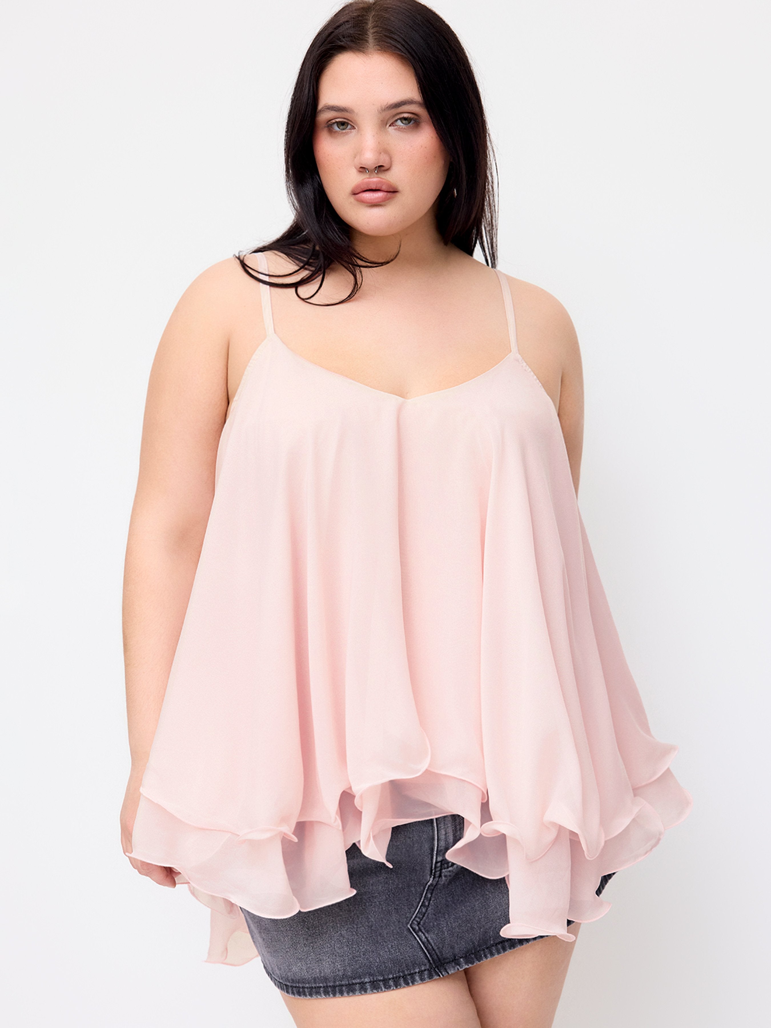 Chiffon Cami Top met Ruffle Hem - Curve Friendly