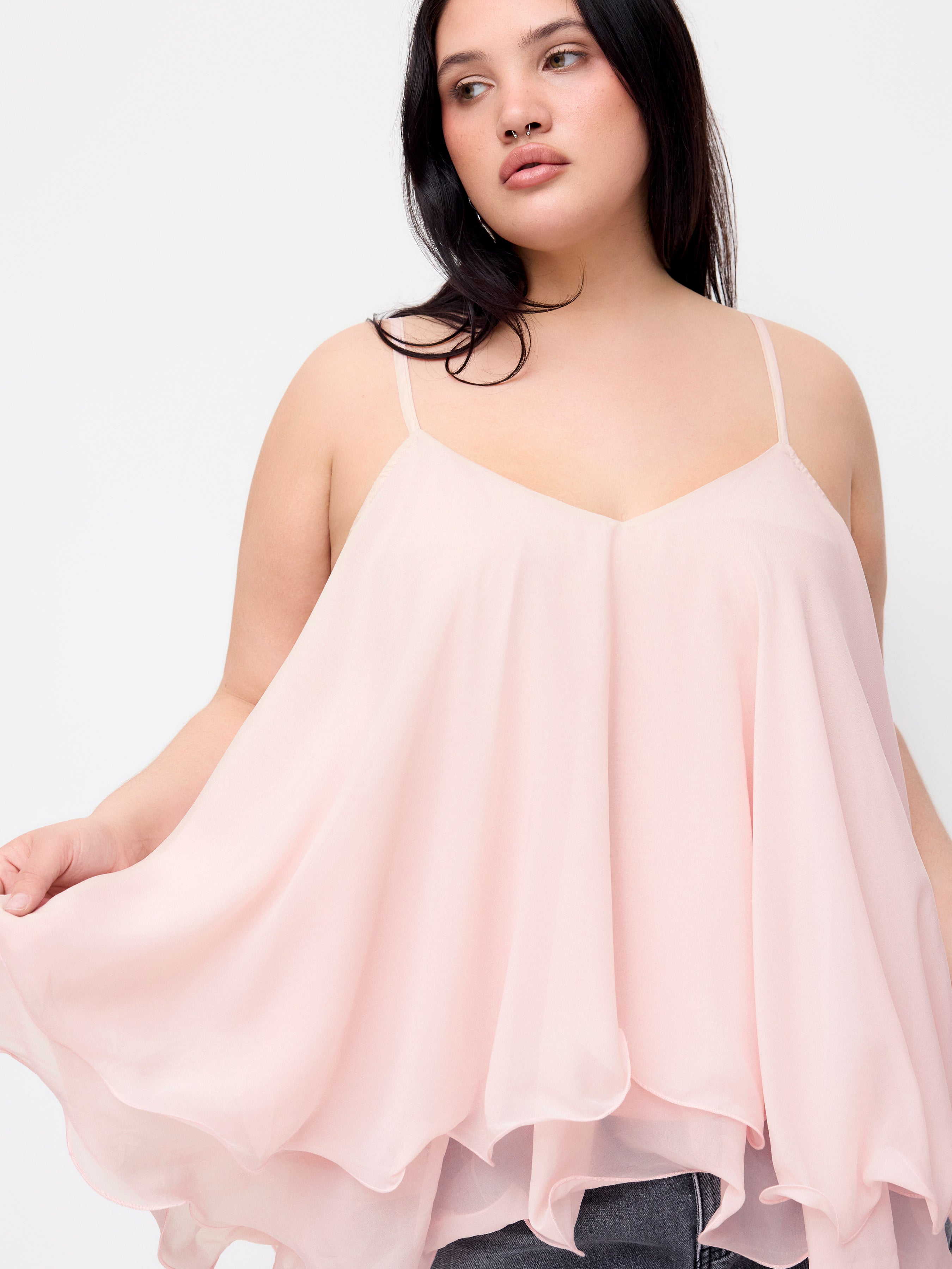 Chiffon Cami Top met Ruffle Hem - Curve Friendly