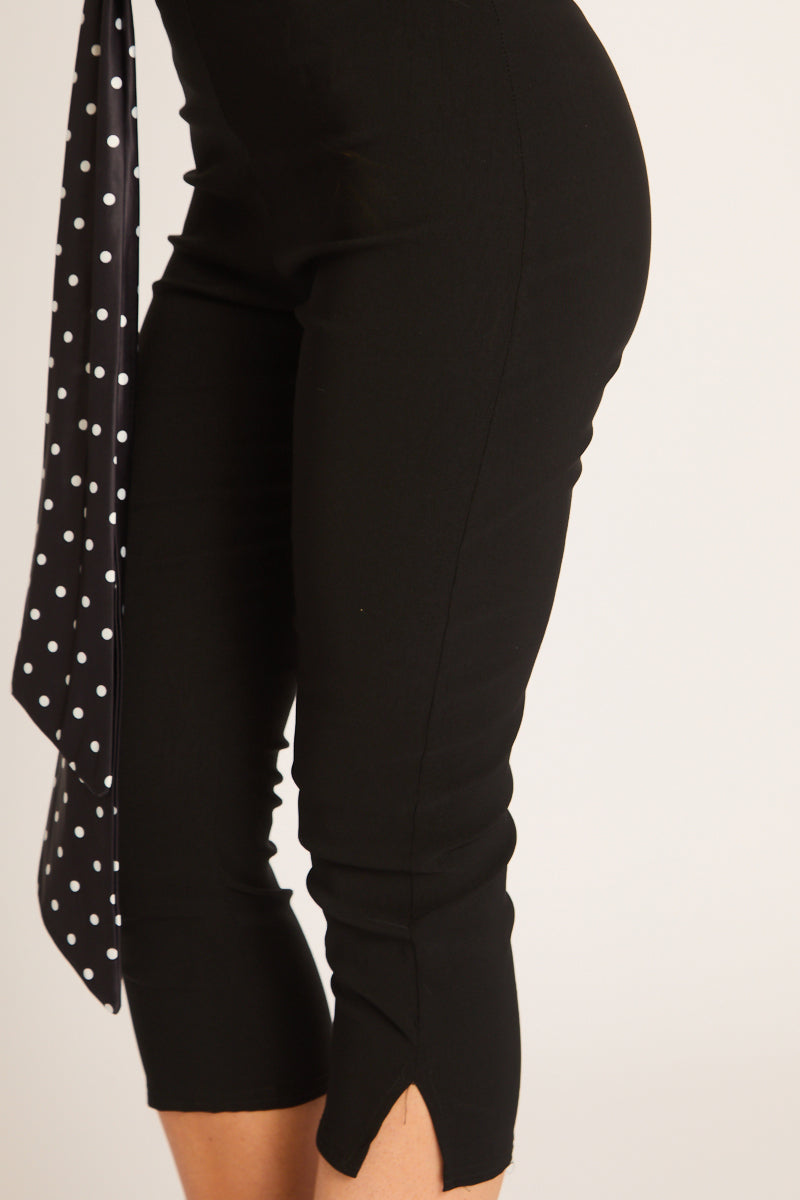 Zwarte Bengaline Capri Broek met Split Zoom - Jaclyn