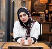 Winter Bliss Sjaal — Reversible Fluweel & Satijn Hoodie Sjaal | RUUQ