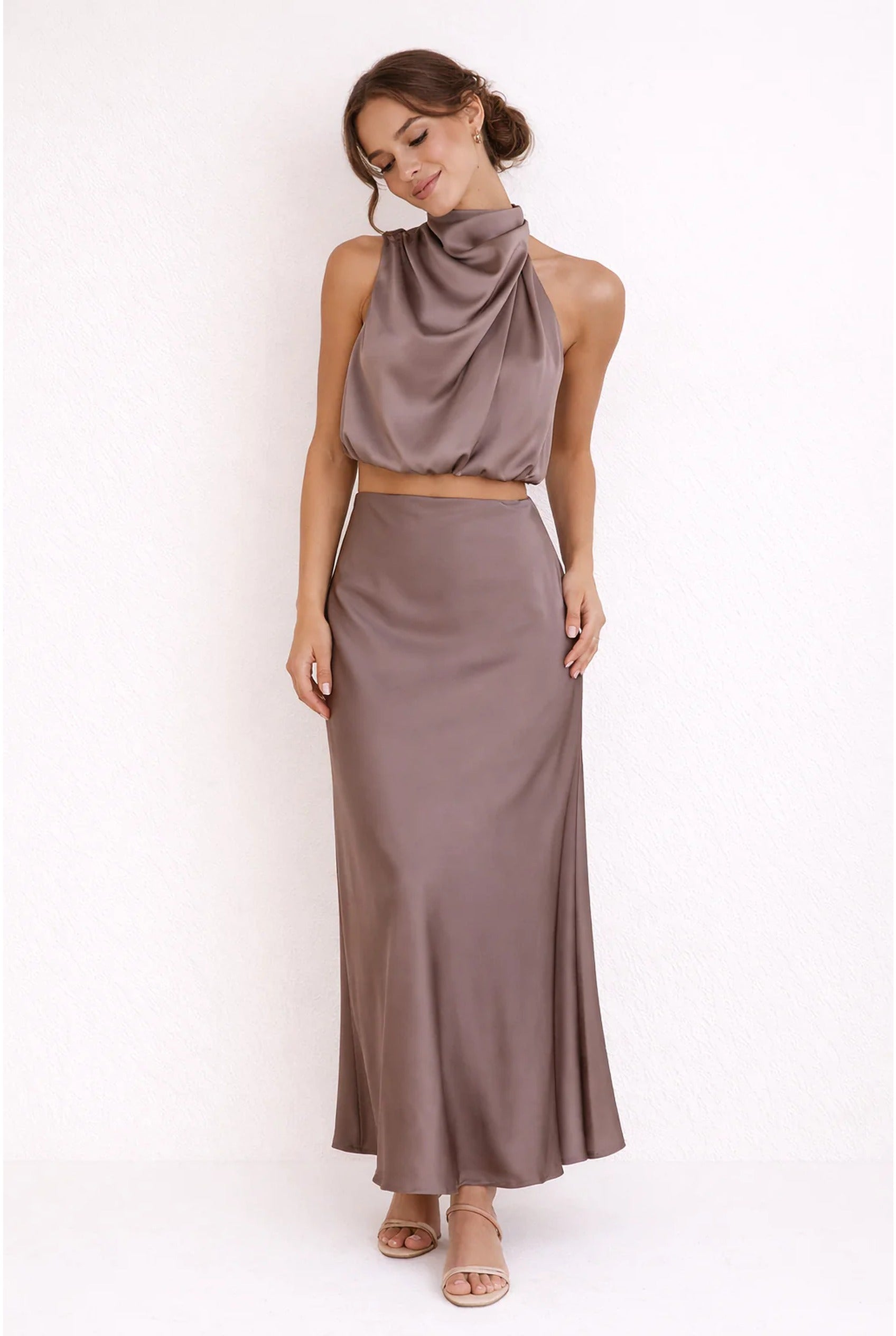 adrienne-dames-co-ord-set-halternek-top-maxi-rok