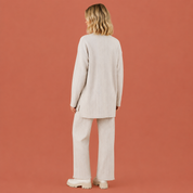 Dames set in wit met minimalistisch design, zacht en comfortabel voor casual en stijlvolle outfits.