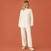 Dames set in wit met minimalistisch design, zacht en comfortabel voor casual en stijlvolle outfits.