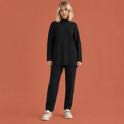Dames set in zwart met minimalistisch design, zacht en comfortabel voor casual en stijlvolle outfits.
