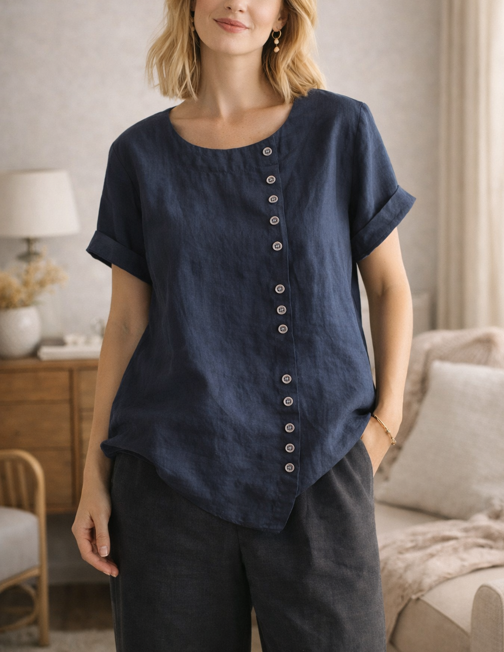 Image of Amanda | Dames Blouse met Knopen - Asymmetrisch