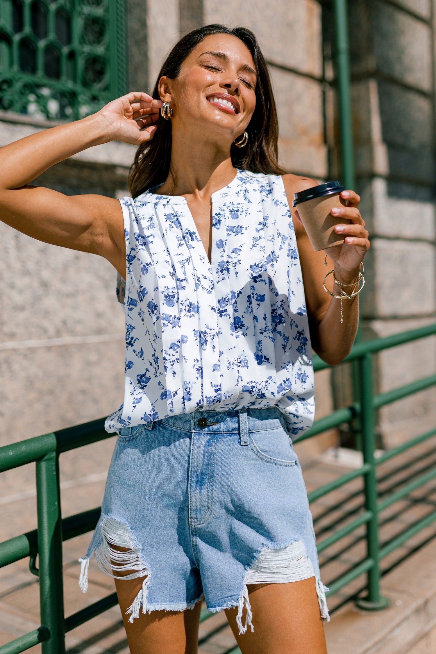 Bloemen Strandboulevard Top – Zomerse Vakantielook