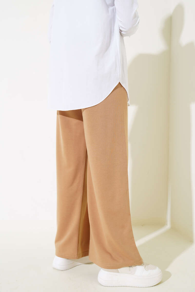 Amira Biscuit Beige Wide-Leg Broek Met Geborduurde Embleem