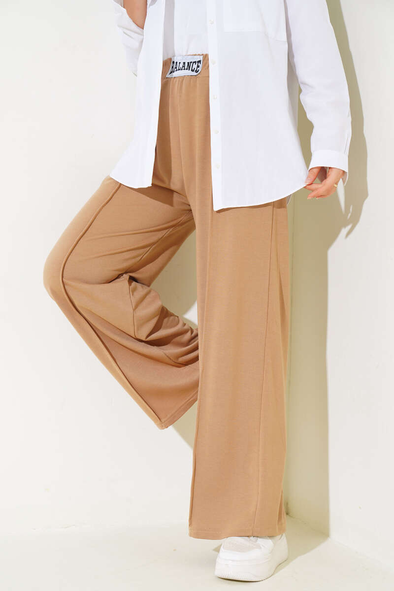 Amira Biscuit Beige Wide-Leg Broek Met Geborduurde Embleem