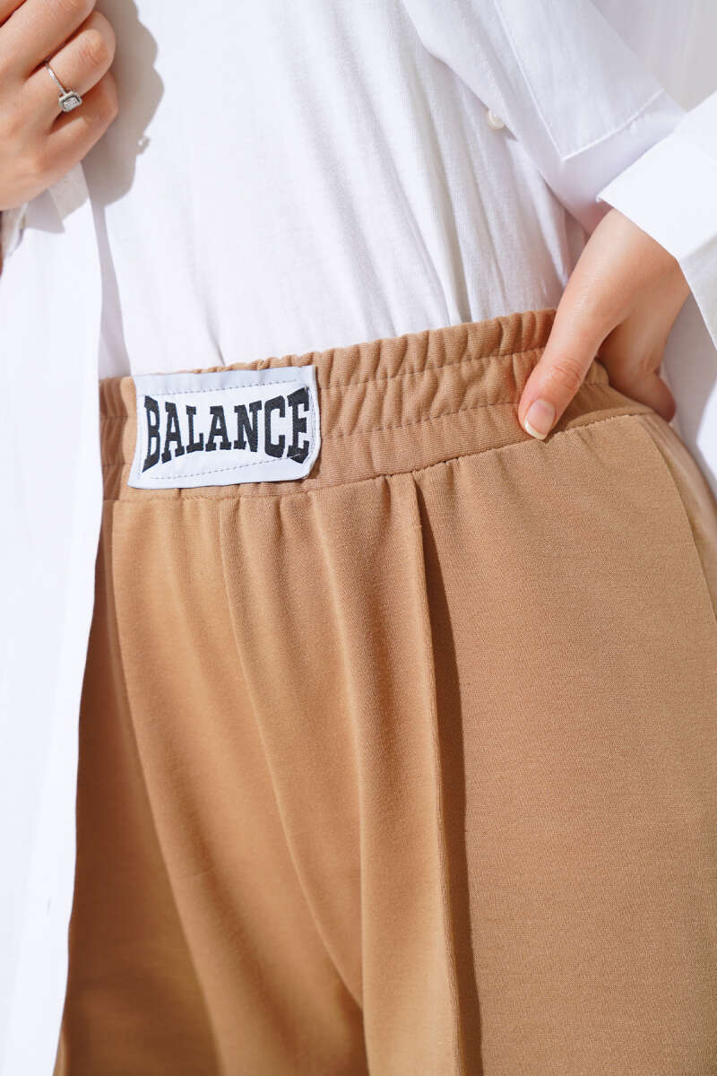 Amira Biscuit Beige Wide-Leg Broek Met Geborduurde Embleem