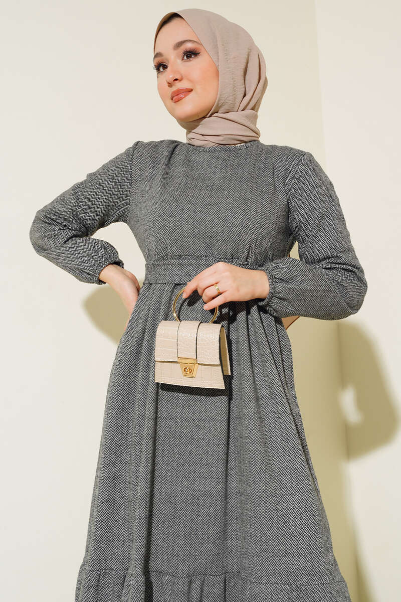 Hafsa Antraciet Grijs Plissé Tiered Maxi Met Chevron-Patroon