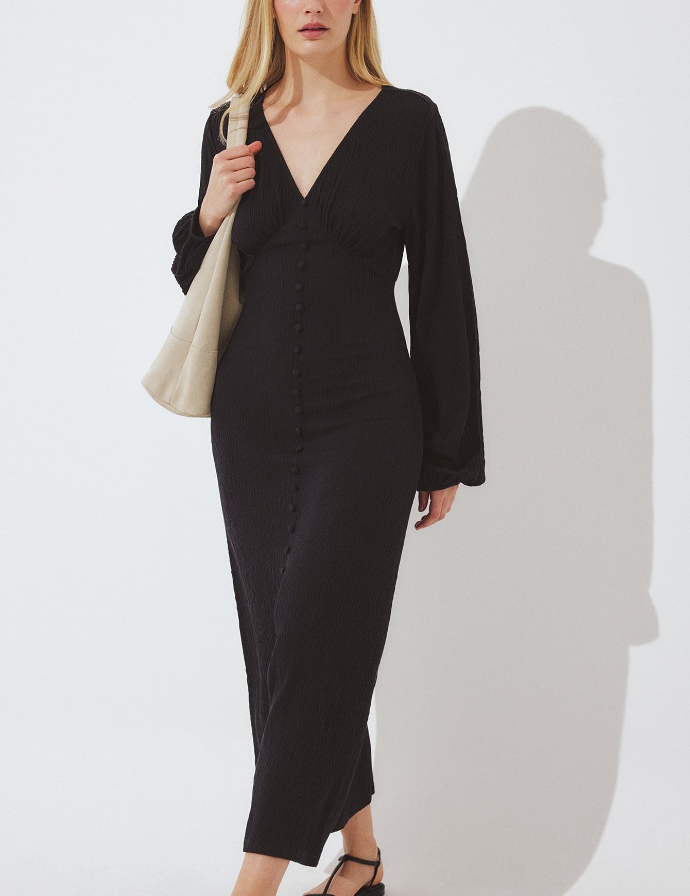 Maxi-jurk met puffmouwen en knopdetails