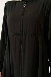 Khadija Khaki Plus-Size Ferace met gesmocte manchet en padded shoulder in khaki-groen — afbeelding 3