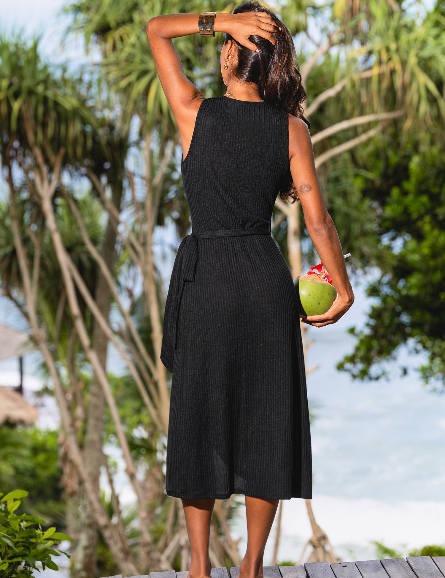 Zwarte Midi Jurk met Elegante Snit | Sera & Zena