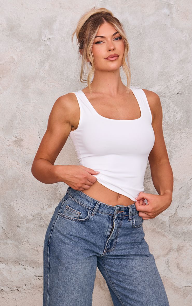 Contour Top met Scoop Neck - Slim Fitted Mouwloos Shirt