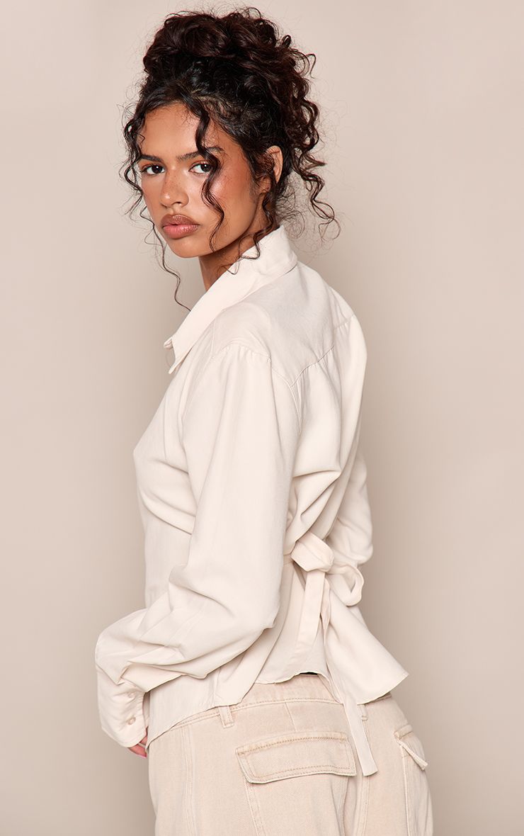 Perzikzachte Fitted Blouse met Schoudervullingen