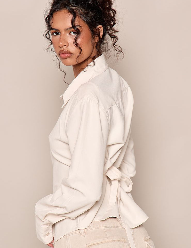 Perzikzachte Fitted Blouse met Schoudervullingen