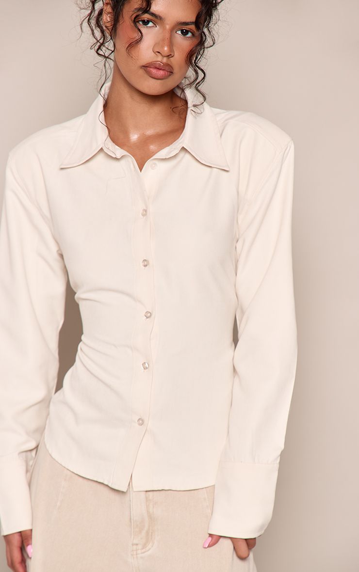 Perzikzachte Fitted Blouse met Schoudervullingen