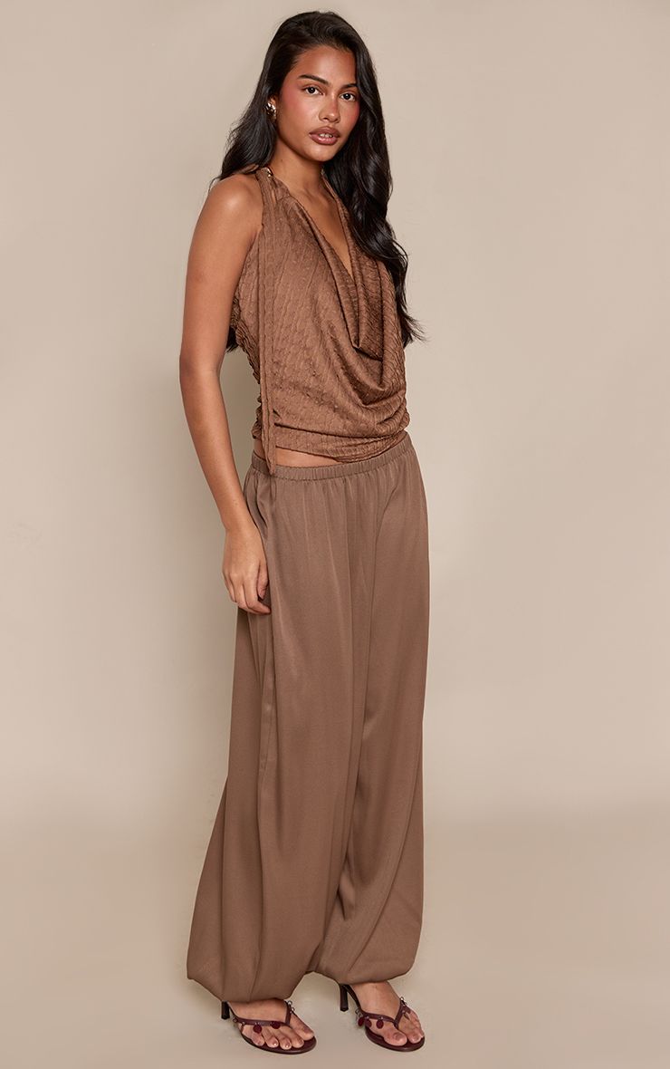 Halterneck Top met Textured Trim Detail