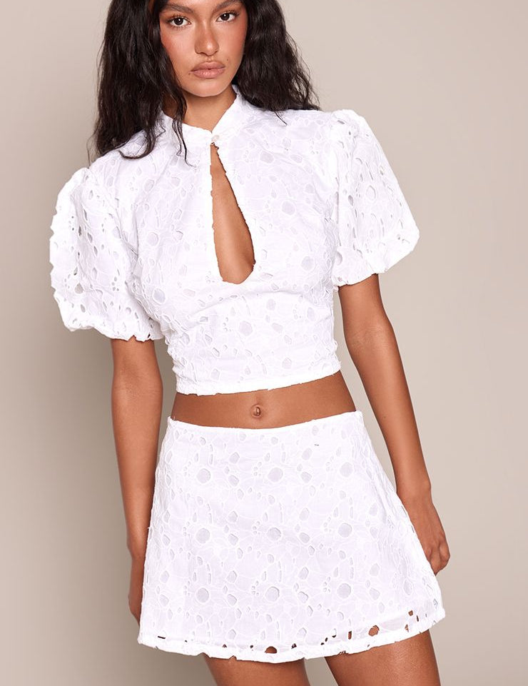 Broderie Keyhole Top met Puffball Mouwen