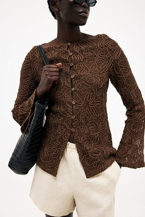 Gehaakte blouse met voorknopen - zomer elegantie