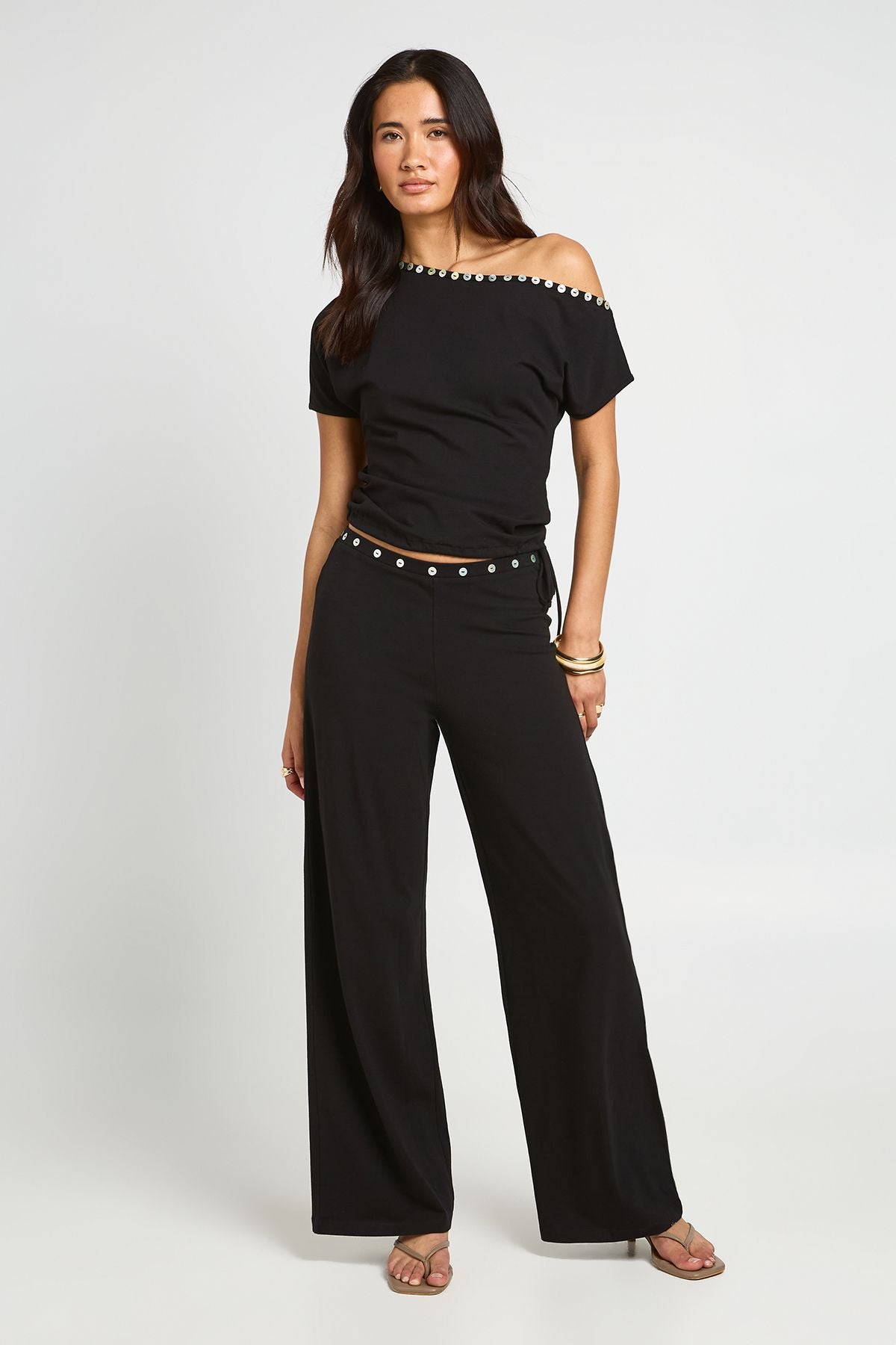 Rechte broek met pareltjes en taillering