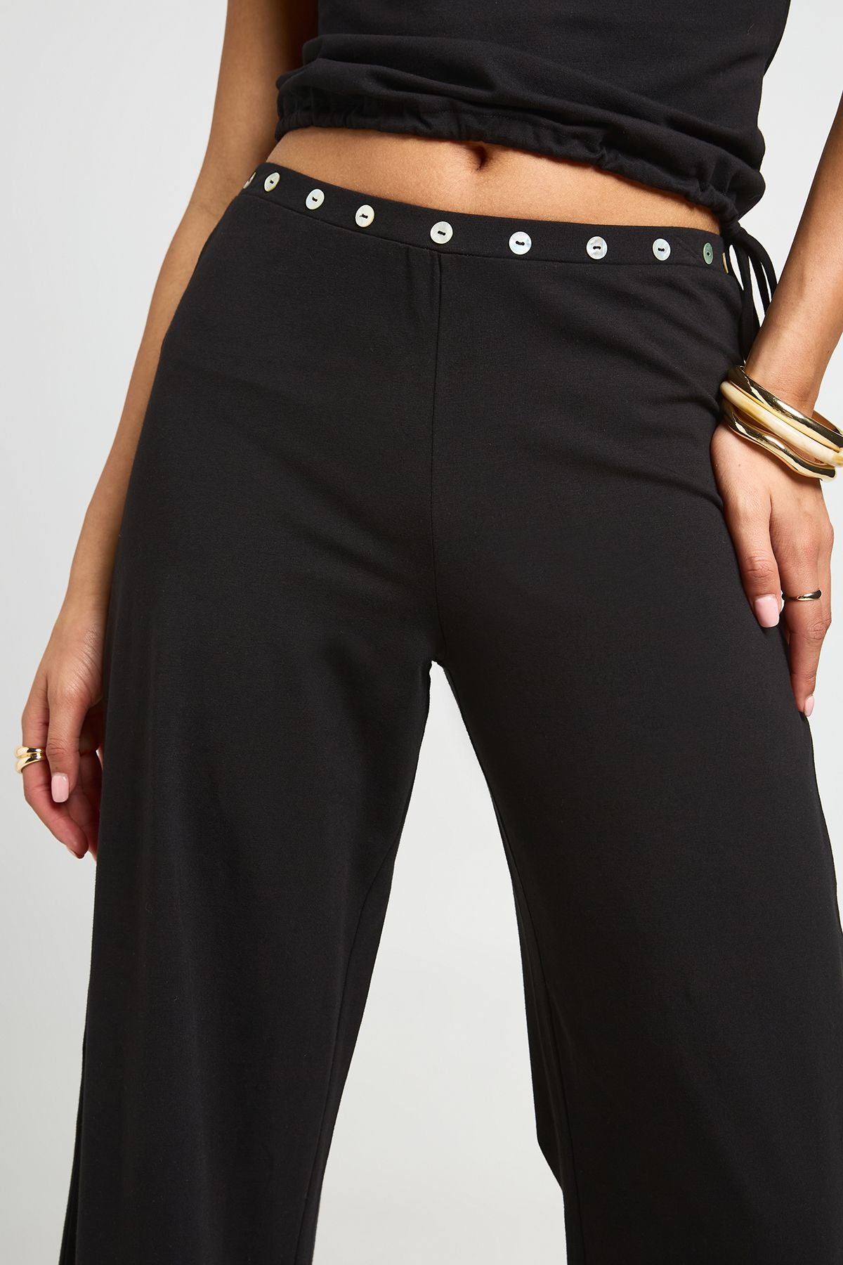 Rechte broek met pareltjes en taillering