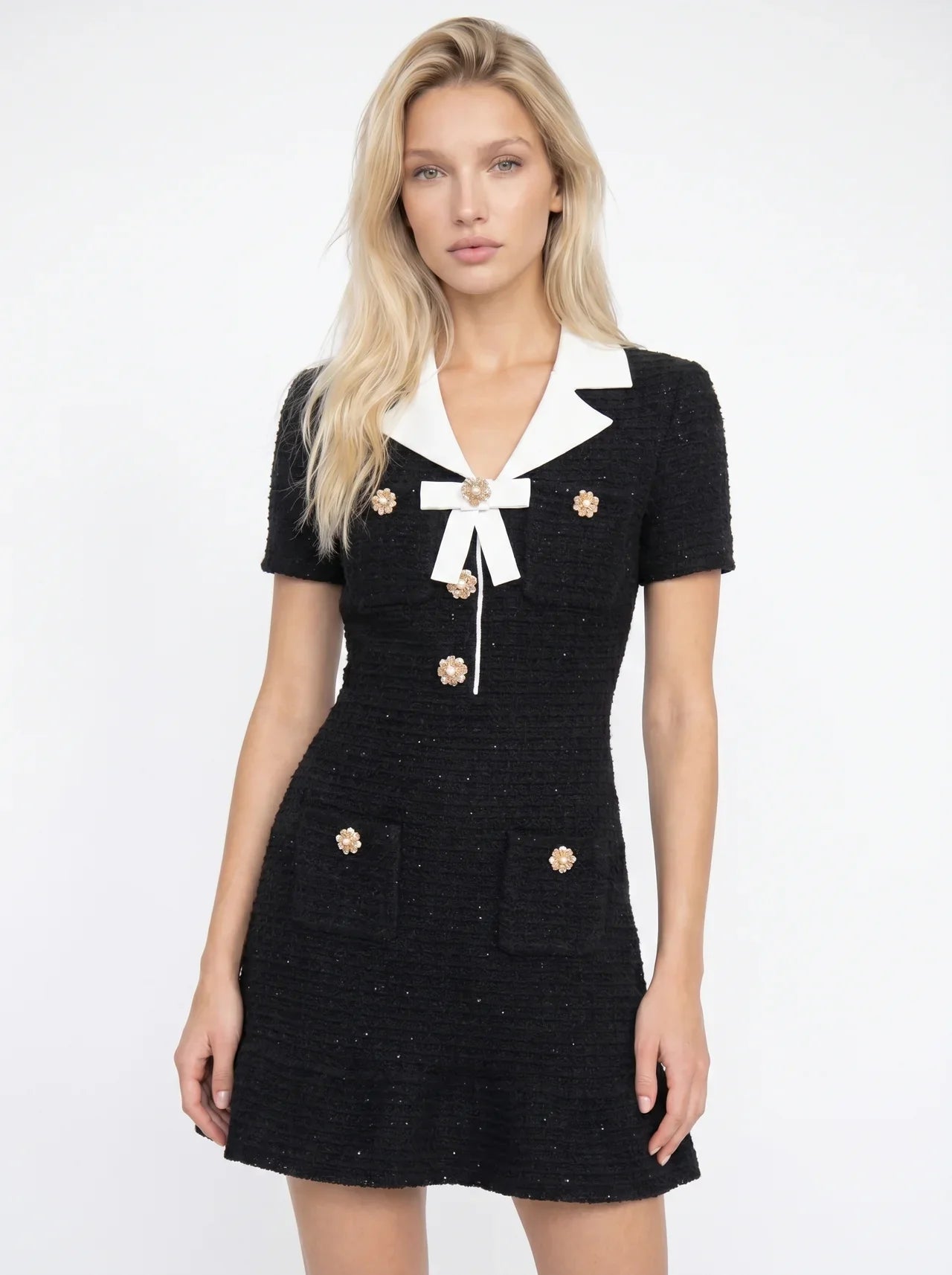 Athénaïs Tweed Mini Jurk Witte Contrastkraag Parel Knopen