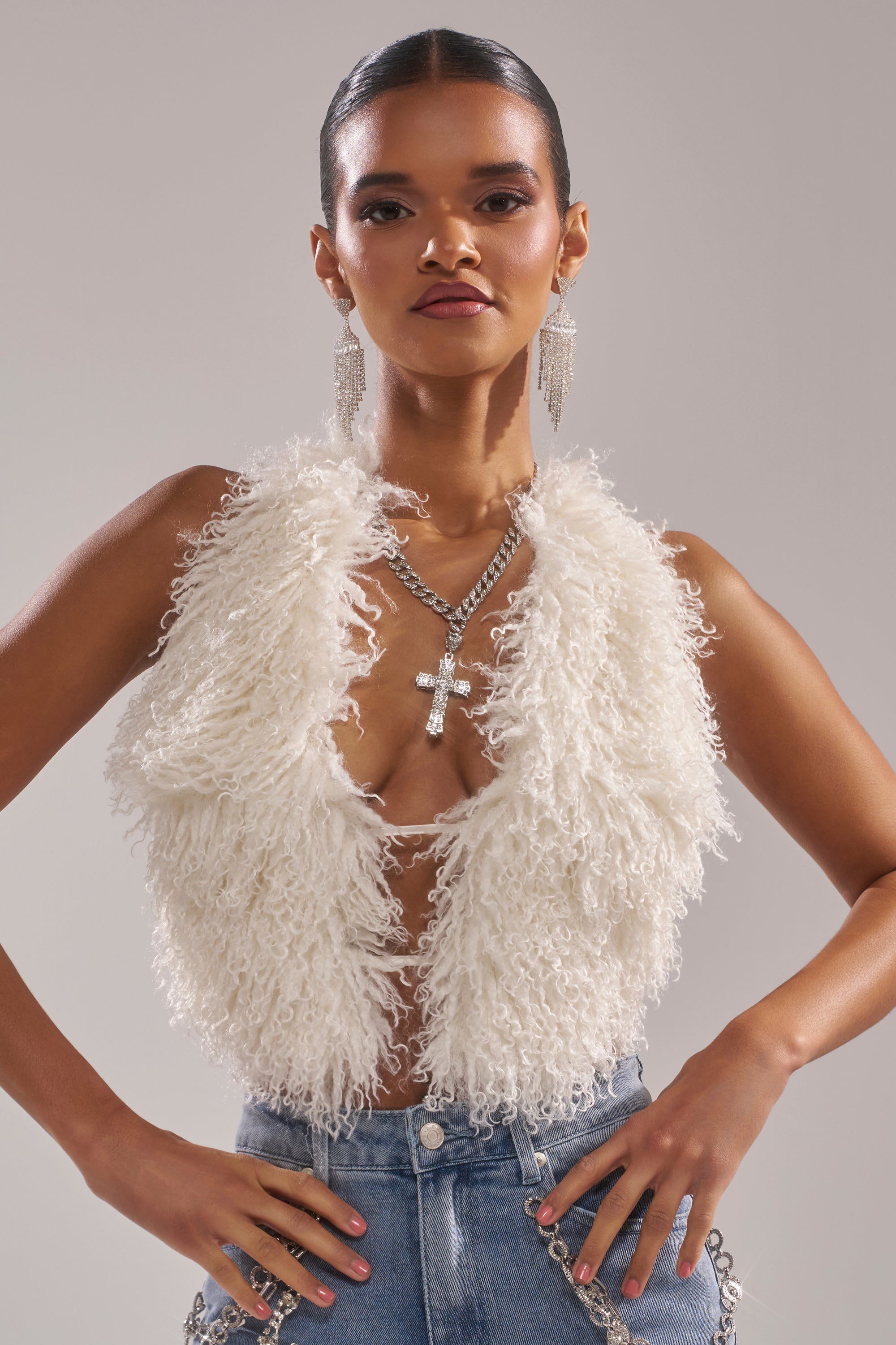 Witte blouse met nepbont - luxe details voor elke gelegenhei