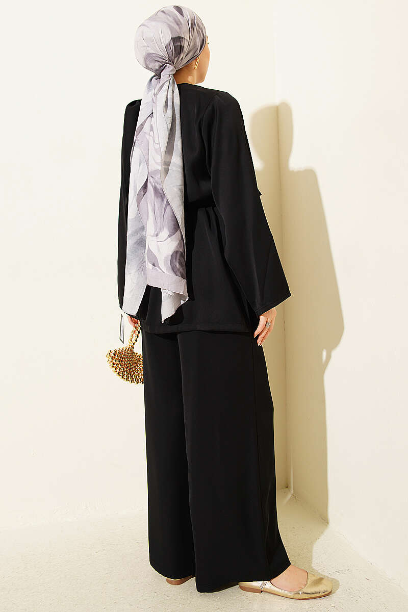 Takim detail shoulder-scarf
