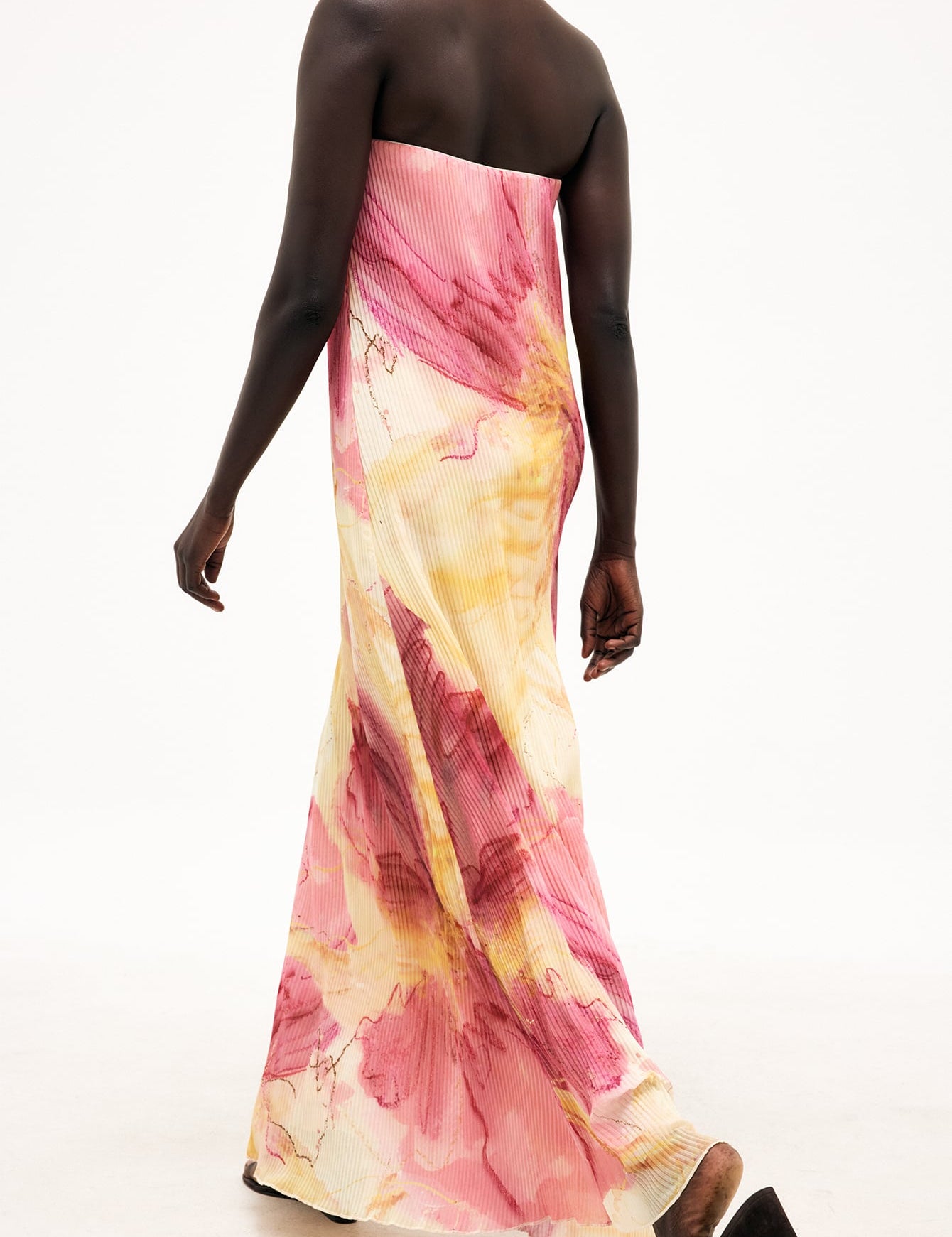 Geplisseerde Maxi Tube Jurk – Elegant & Strak Gesneden