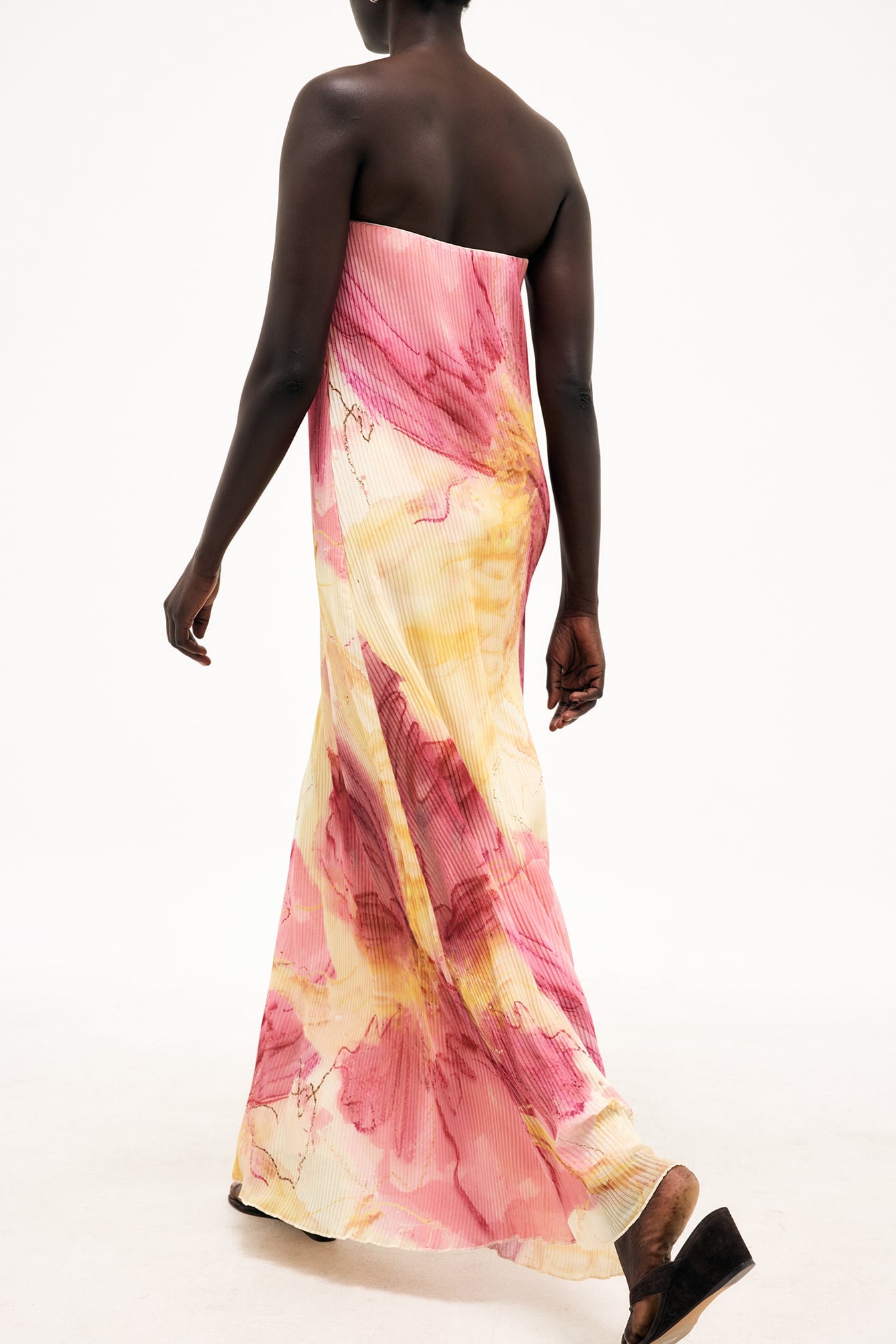 Geplisseerde Maxi Tube Jurk – Elegant & Strak Gesneden