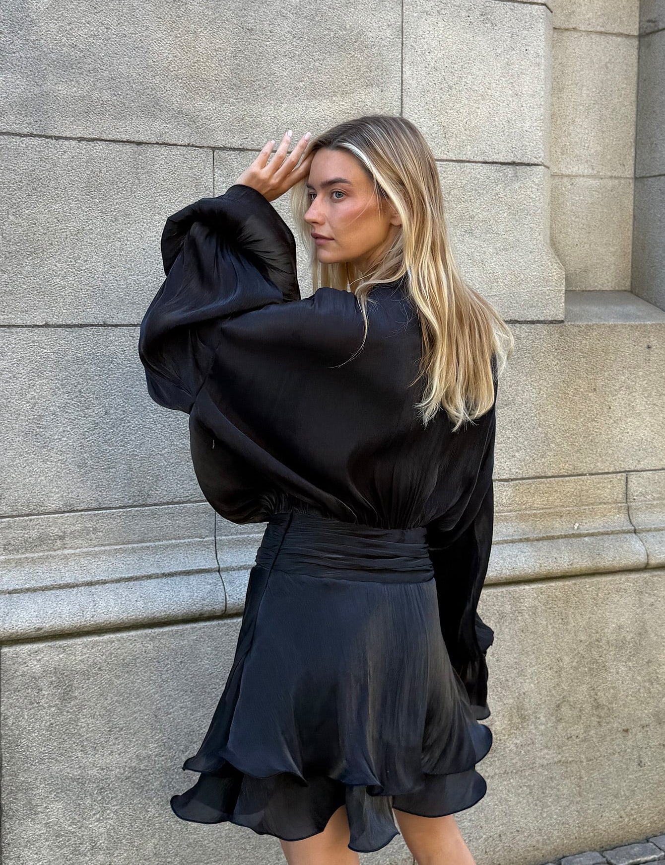 Ruched Mini Jurk met Volant - Elegantvouwdetail