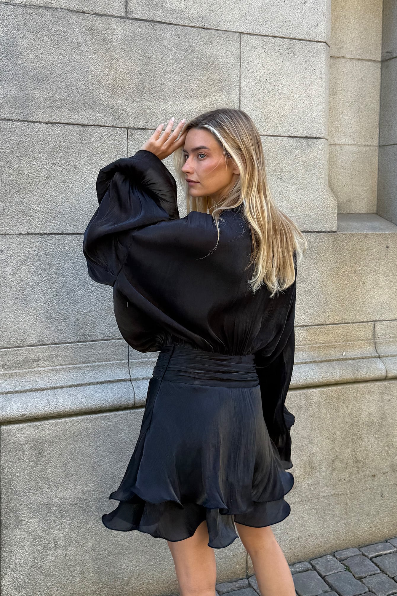 Ruched Mini Jurk met Volant - Elegantvouwdetail