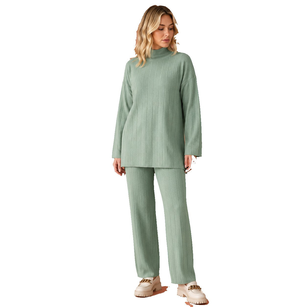 Dames set in groen met minimalistisch design, zacht en comfortabel voor casual en stijlvolle outfits.